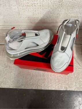Nike Air Max 720 Saturn White w/ Red accent AO2110-100 W Size 7